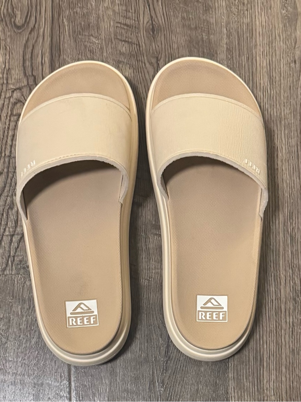 REEF Women’s Cushion Bondi Bay Platform Slides  Size 11✨